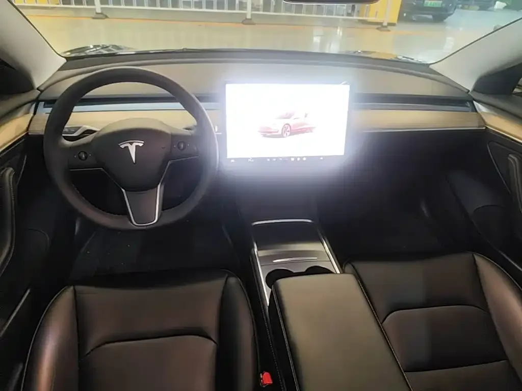 Tesla Model 3 — фото 3