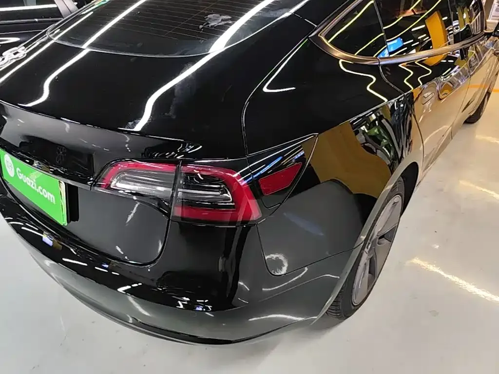 Tesla Model 3 — фото 10