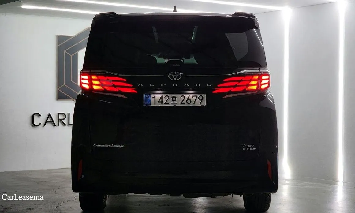 Toyota Alphard — фото 2
