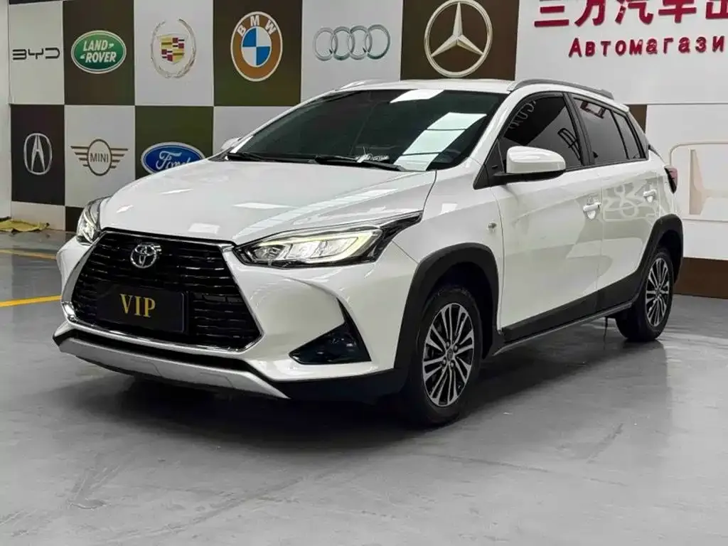 Toyota Yaris L — фото 1