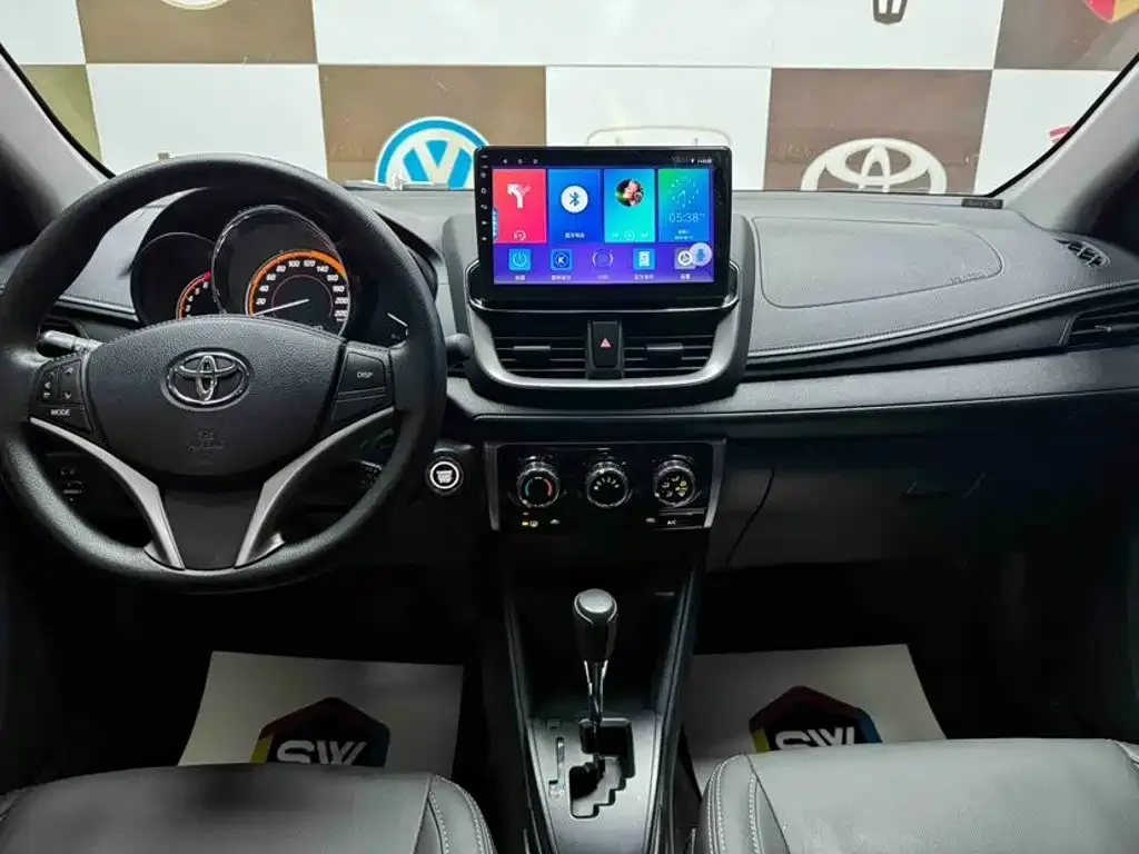 Toyota Yaris L — фото 3