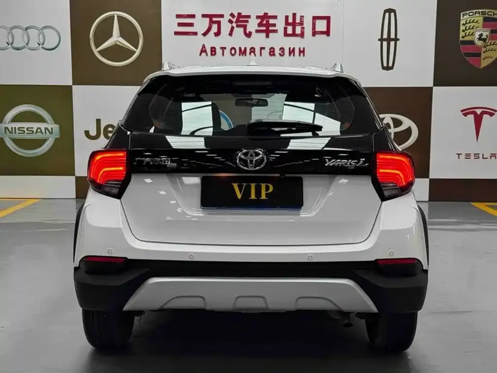 Toyota Yaris L — фото 8