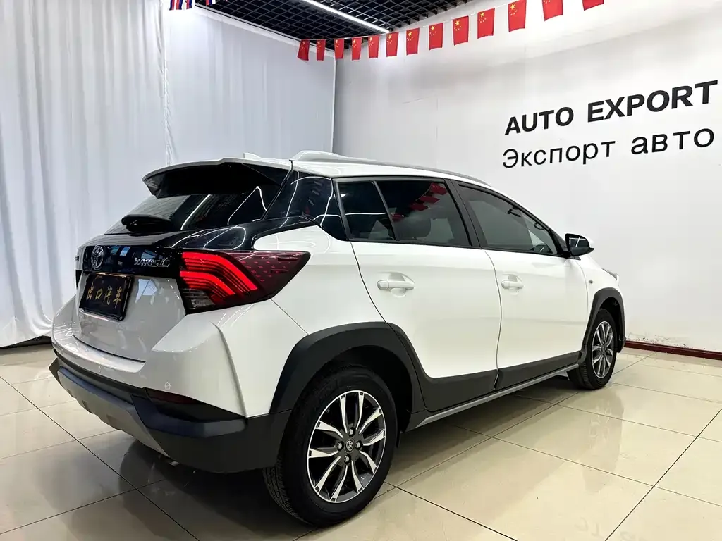 Toyota Yaris L — фото 3