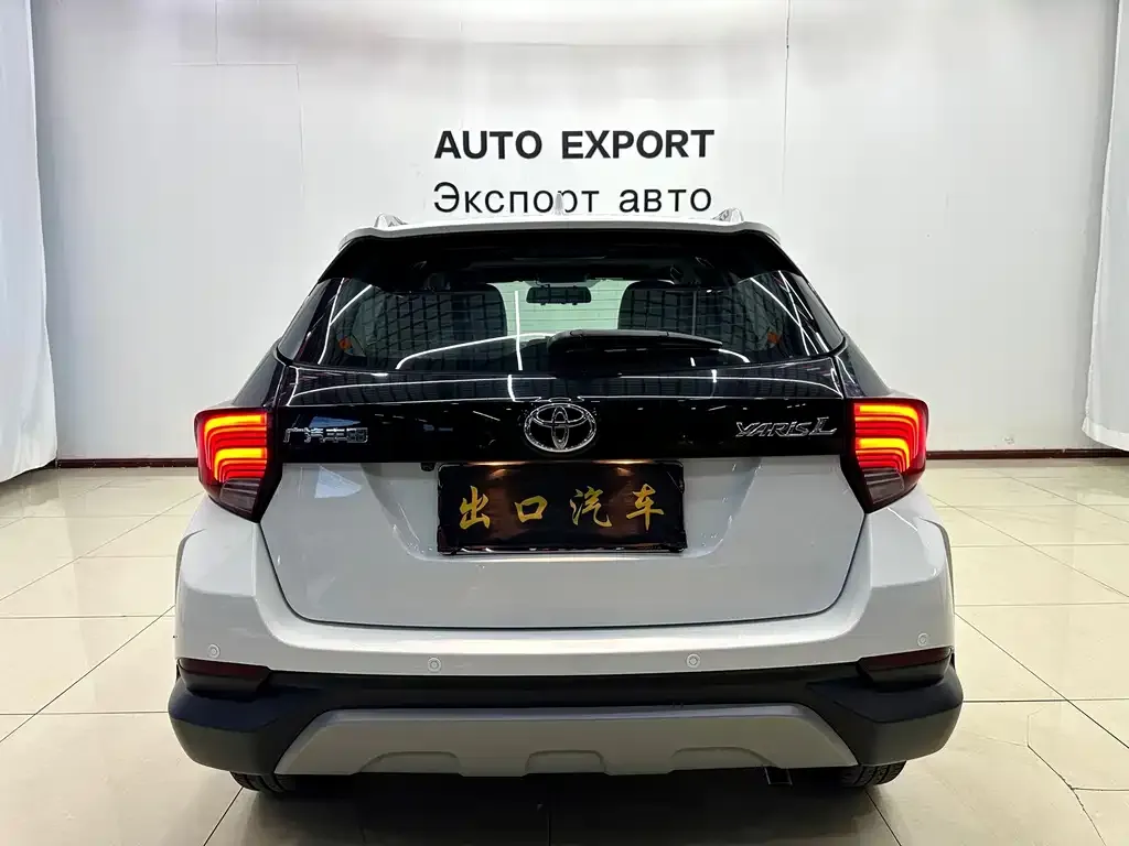 Toyota Yaris L — фото 7