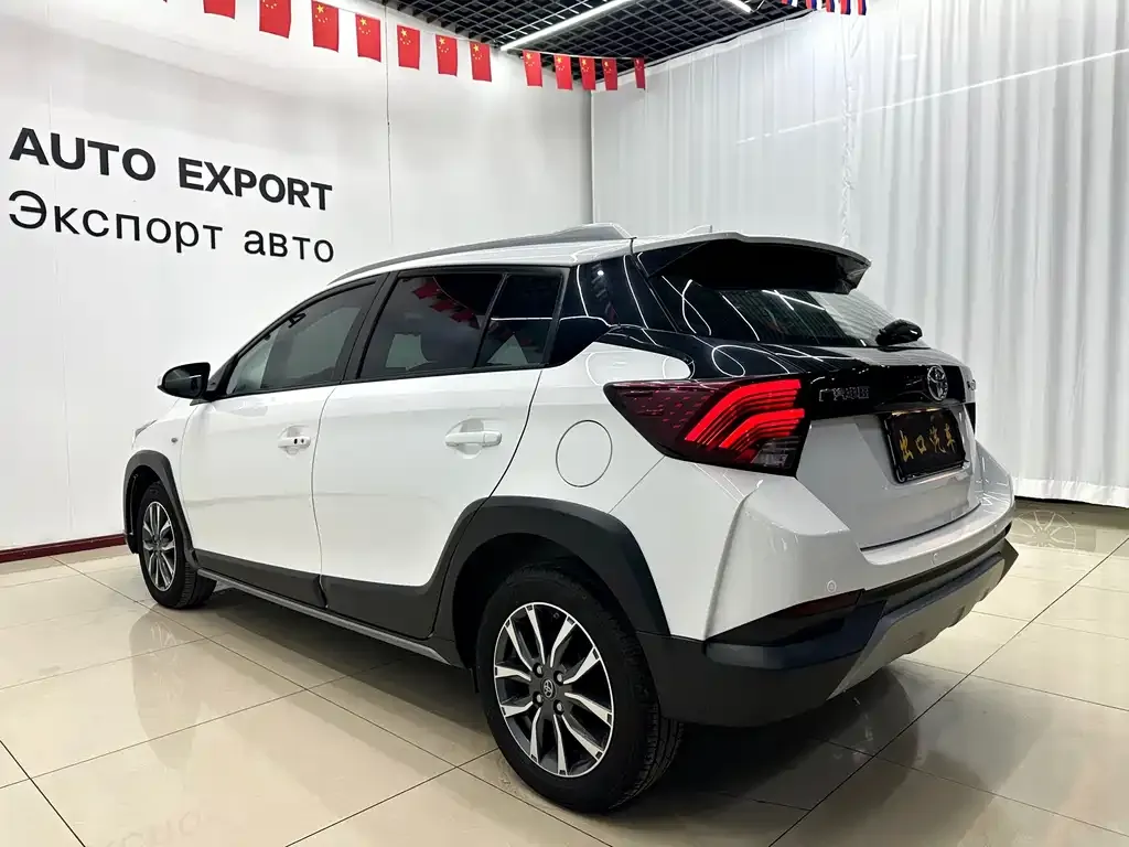 Toyota Yaris L — фото 10