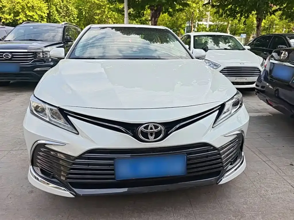 Toyota Camry — фото 3