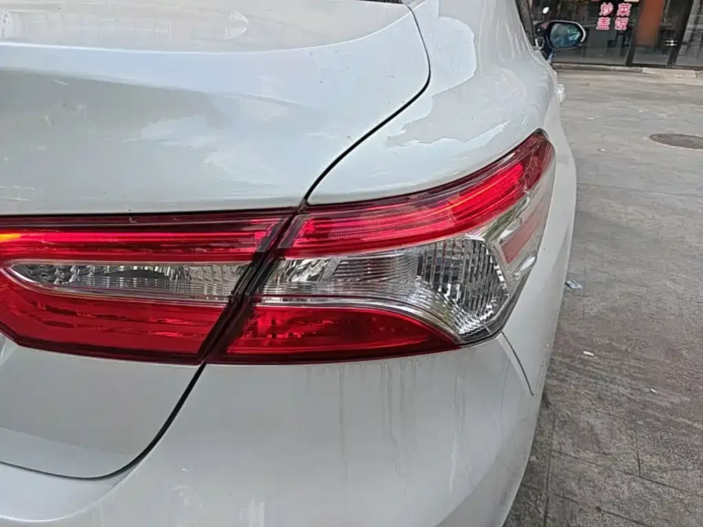 Toyota Camry — фото 10