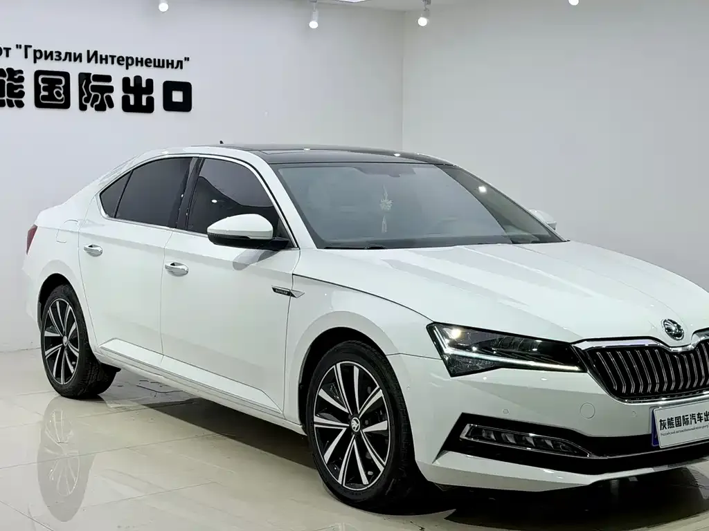Skoda Superb — фото 7