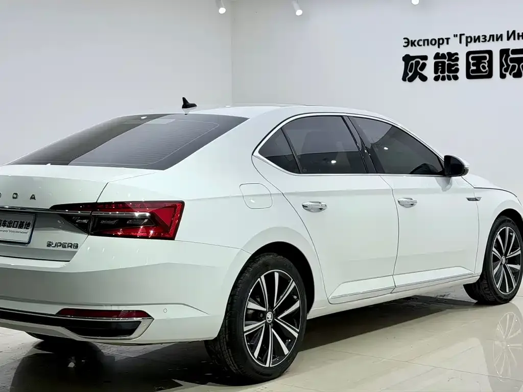 Skoda Superb — фото 5