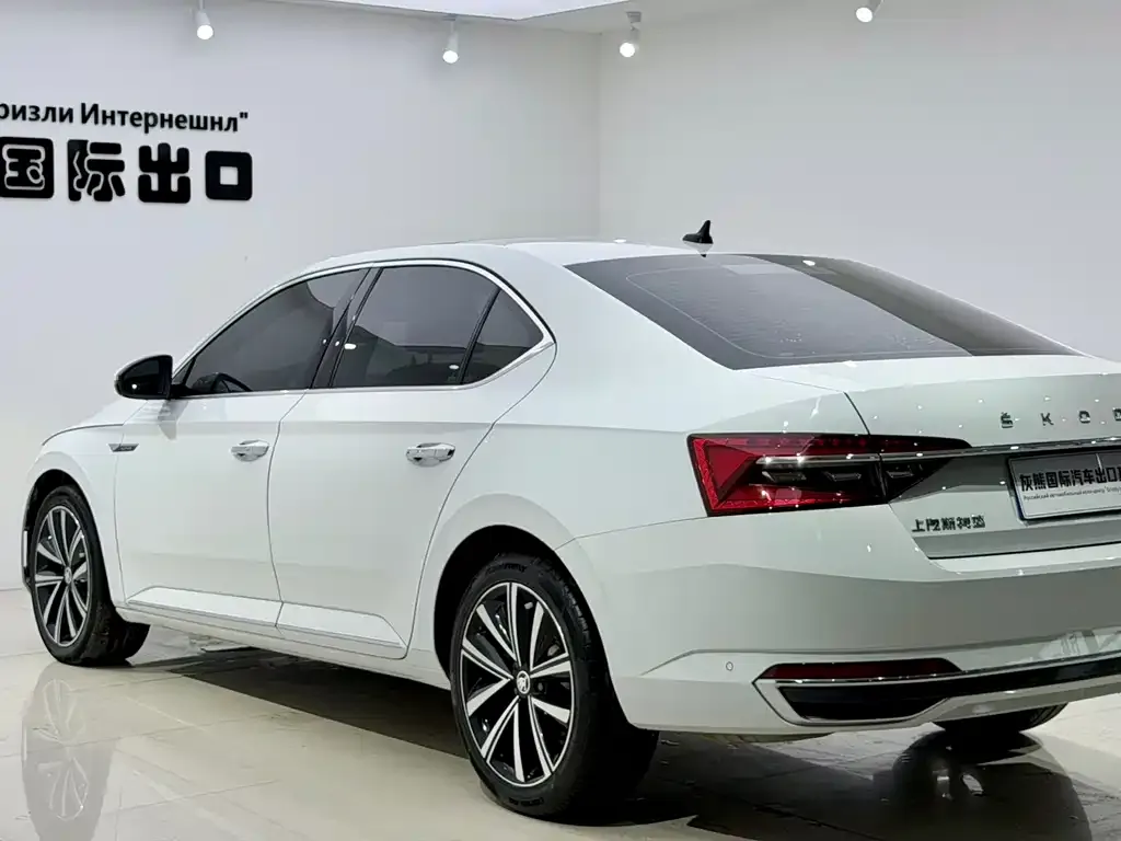 Skoda Superb — фото 3