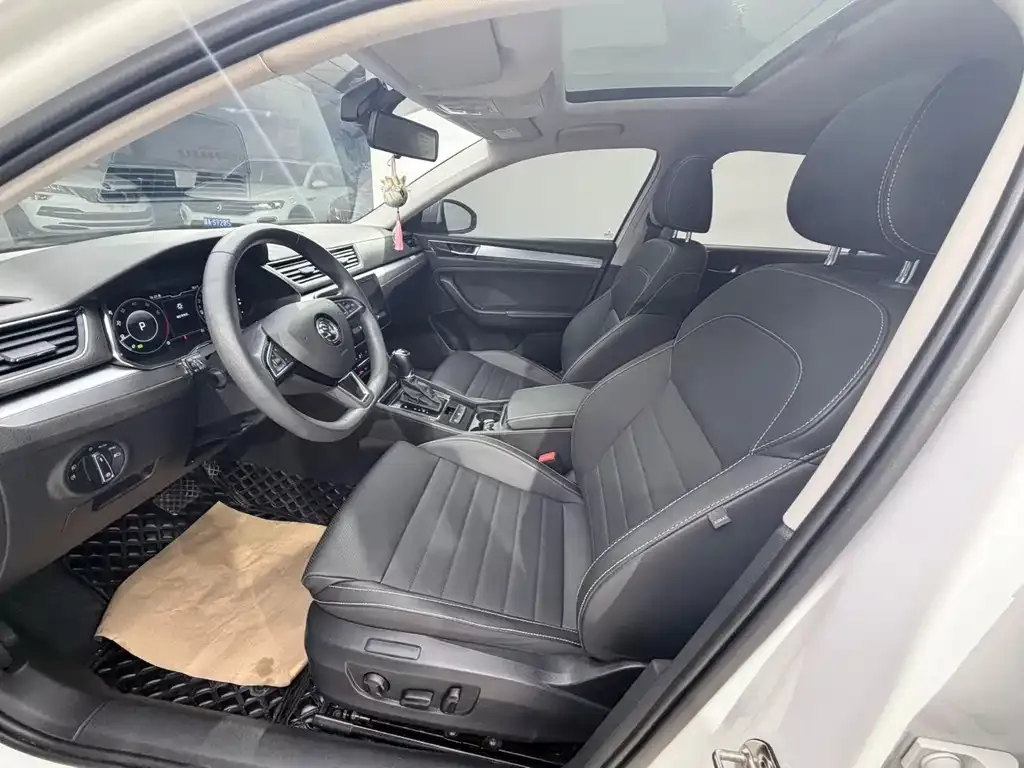 Skoda Superb — фото 9