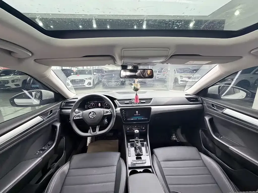 Skoda Superb — фото 10