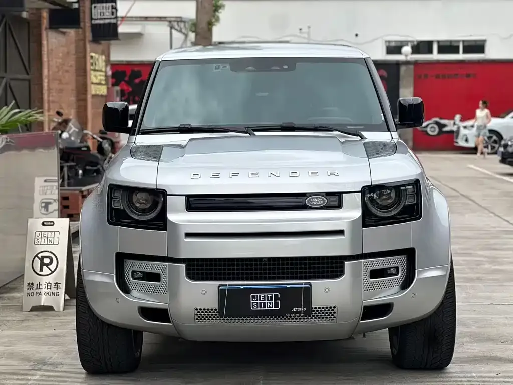 Land Rover Defender — фото 1
