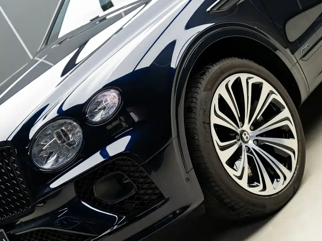 Bentley Bentayga — фото 10