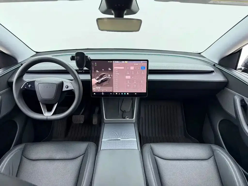 Tesla Model Y — фото 8