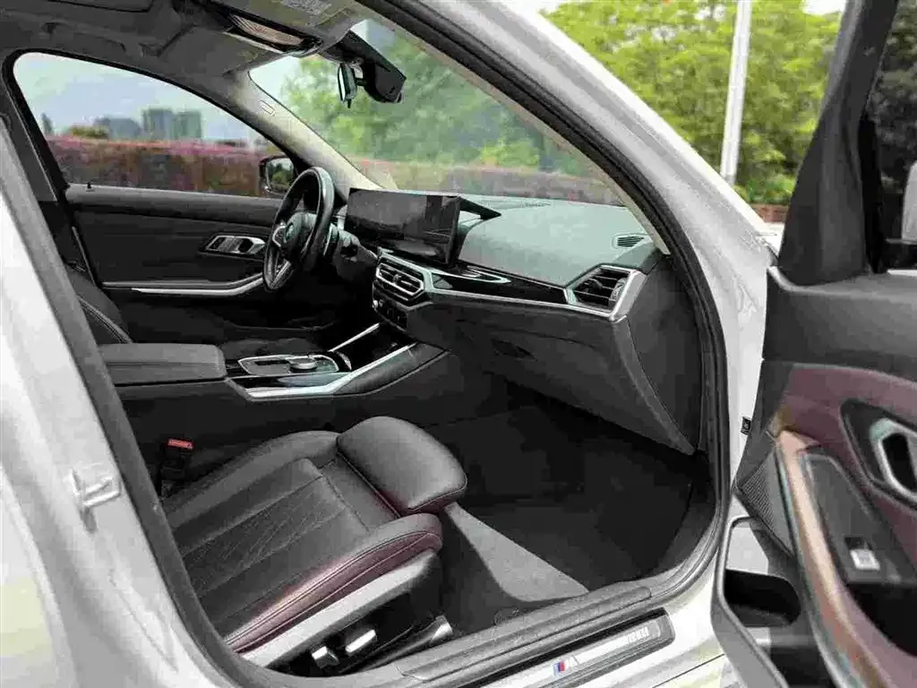 BMW 3 Series 2022 из CN, фото 2