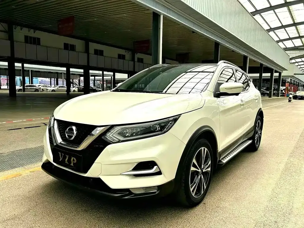 Nissan Qashqai — фото 1