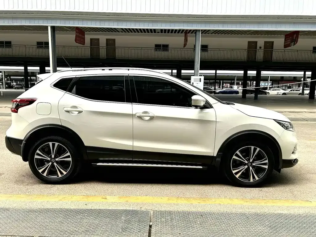 Nissan Qashqai — фото 7