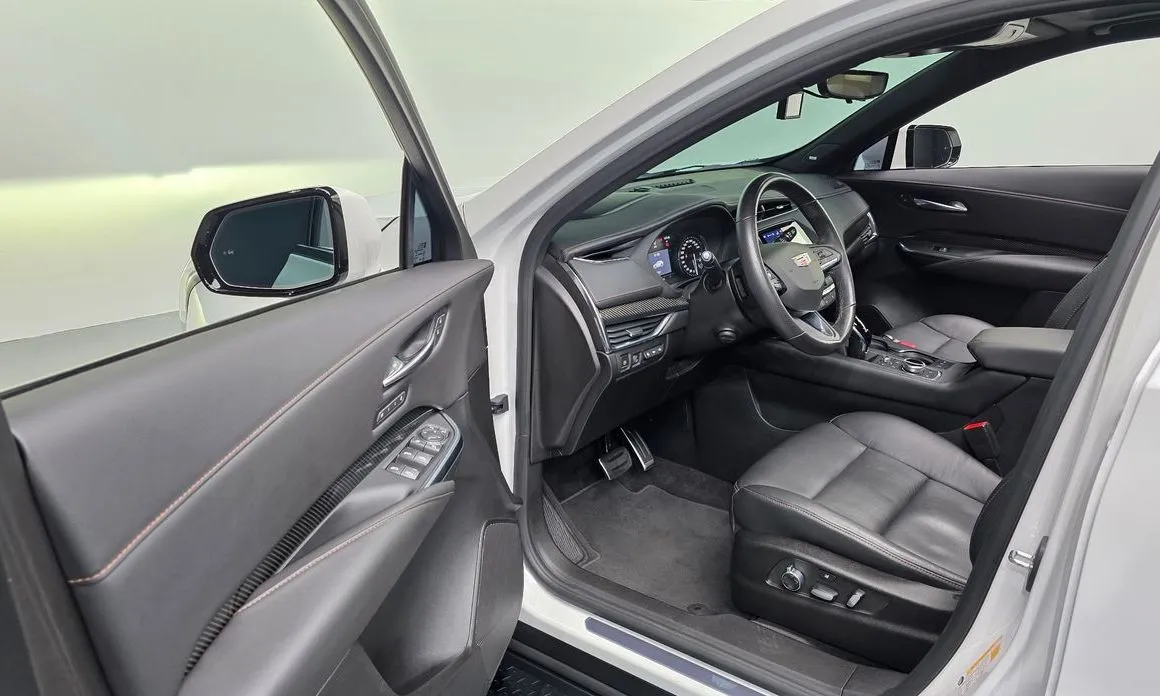 Cadillac XT4 2023 из KR, фото 7