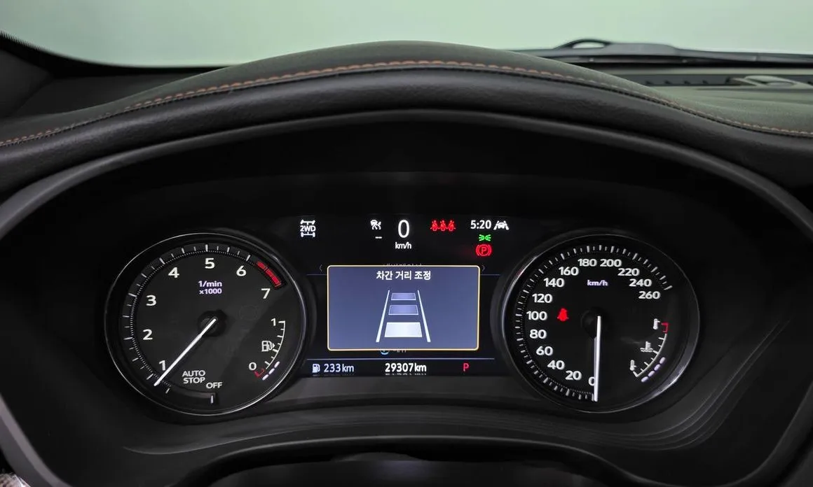 Cadillac XT4 2023 из KR, фото 3