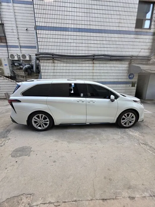 Toyota Sienna 2023 из KR, фото 3