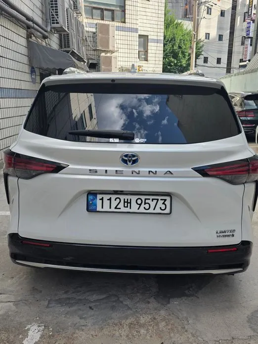 Toyota Sienna 2023 из KR, фото 2