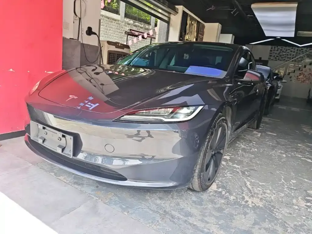 Tesla Model 3 — фото 1