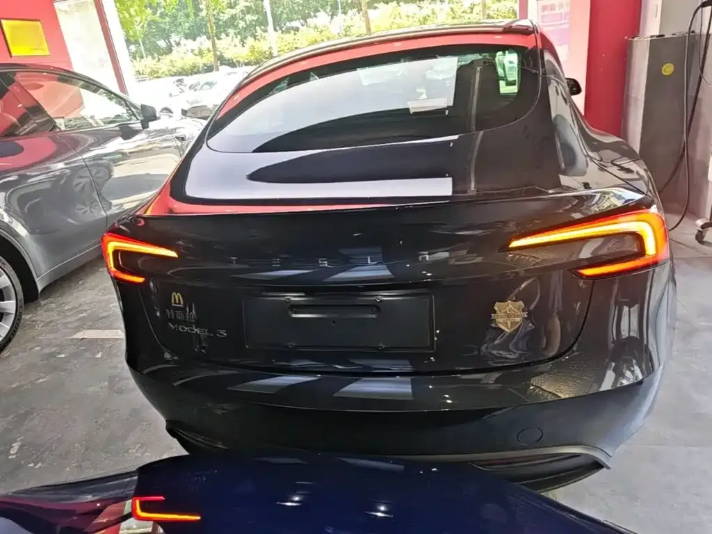 Tesla Model 3 — фото 9
