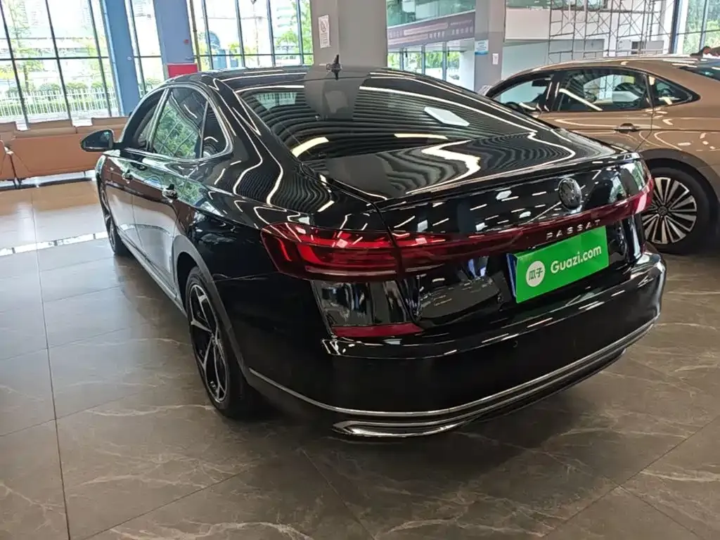 Volkswagen Passat — фото 10