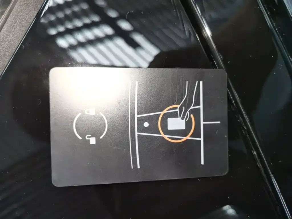 Tesla Model 3 — фото 10