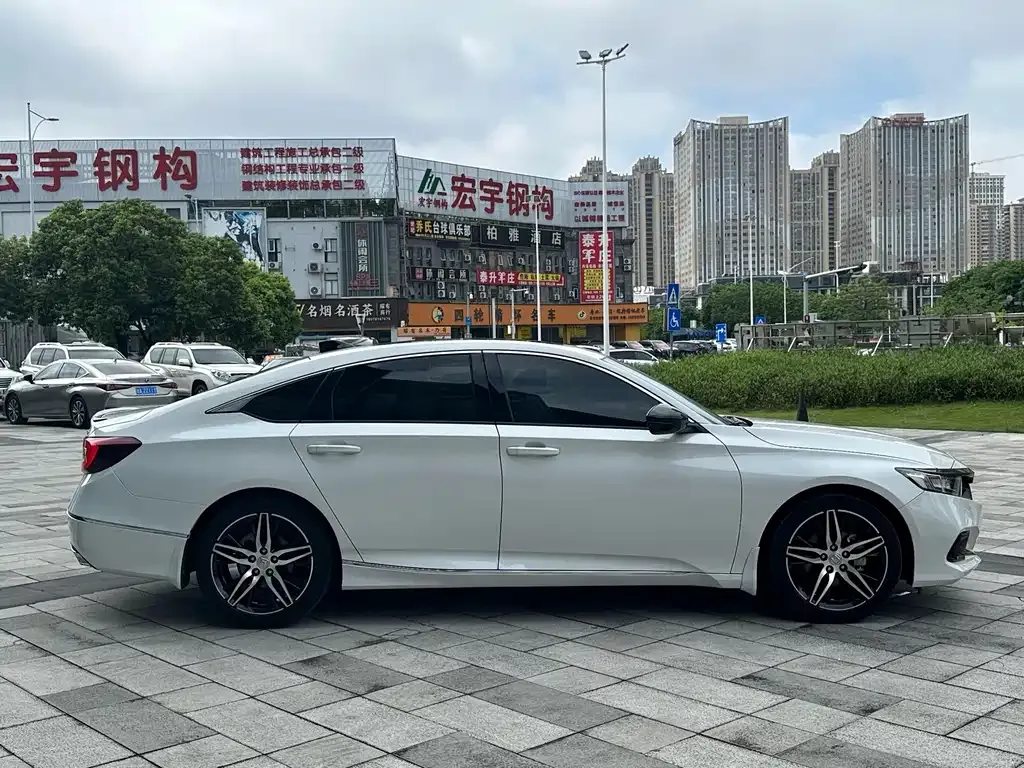 Honda Accord — фото 9