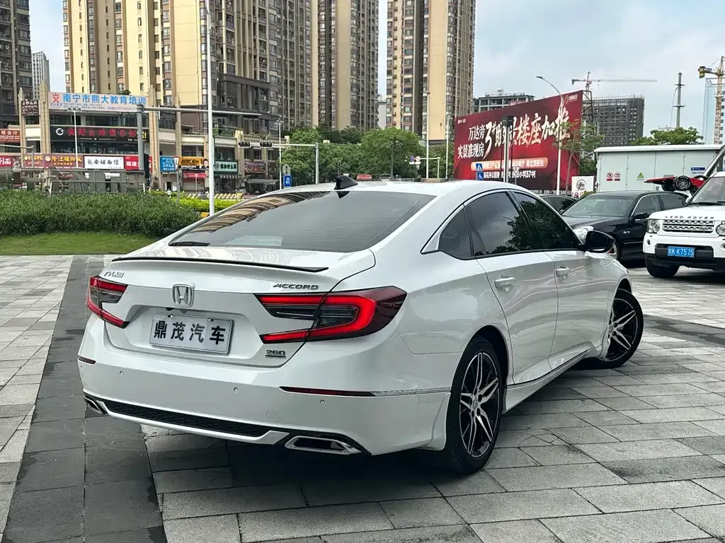 Honda Accord — фото 10