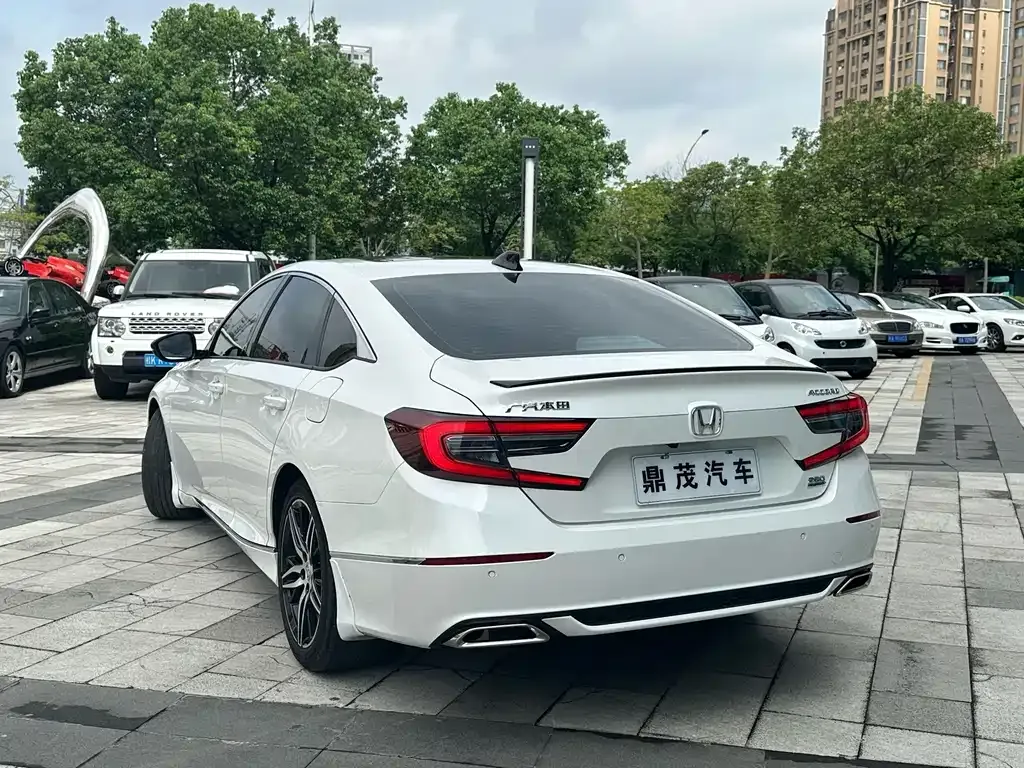 Honda Accord — фото 8