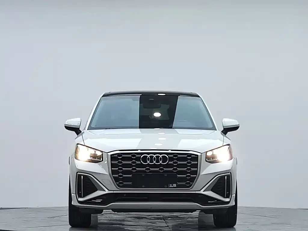 Audi Q2L — фото 5