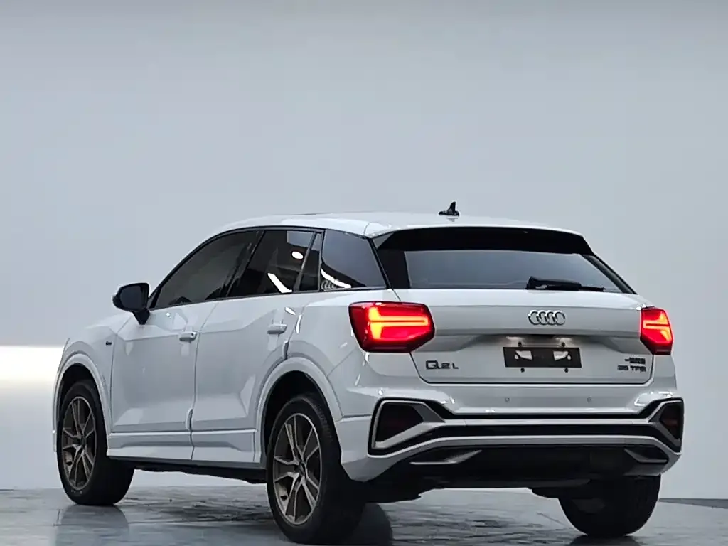 Audi Q2L — фото 3
