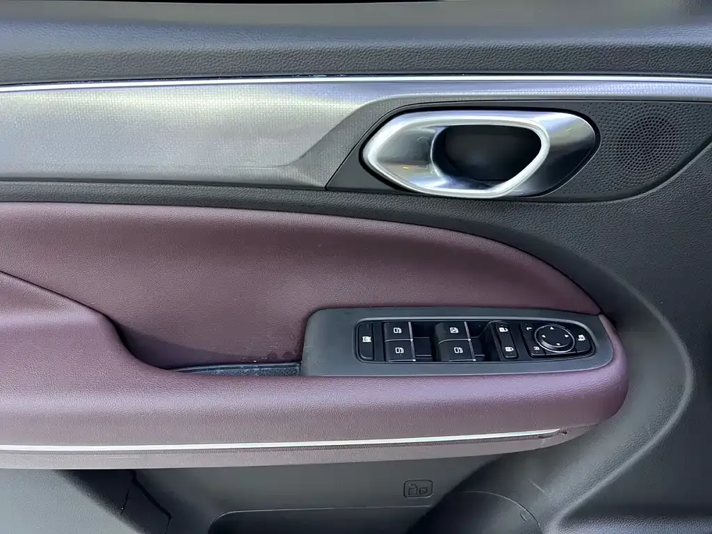 GAC Motor Trumpchi M6 — фото 10