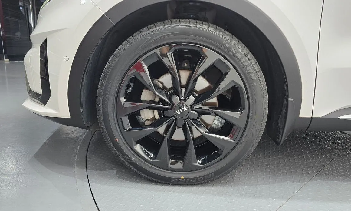 Kia Sorento — фото 7