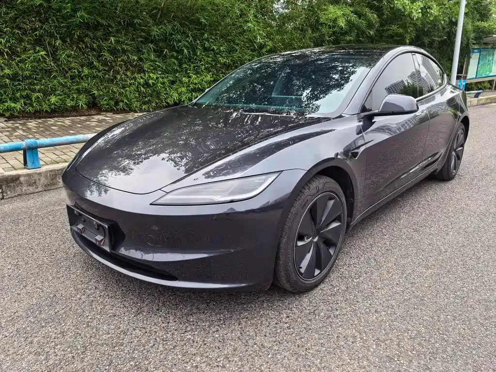 Tesla Model 3 — фото 1