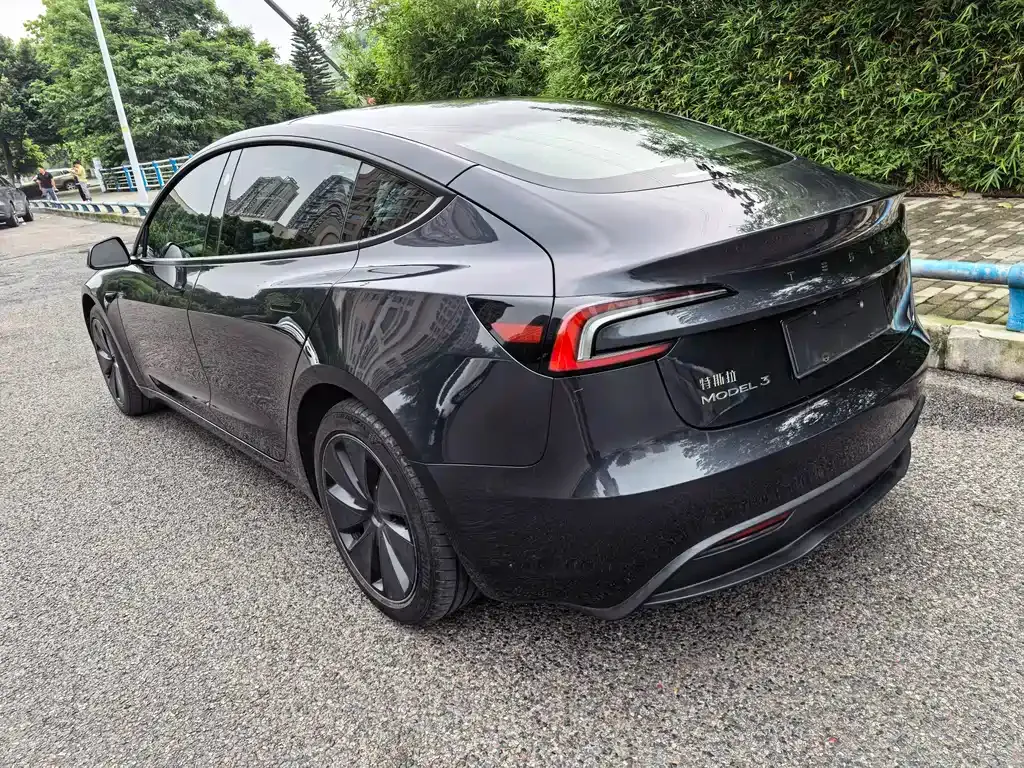 Tesla Model 3 — фото 9