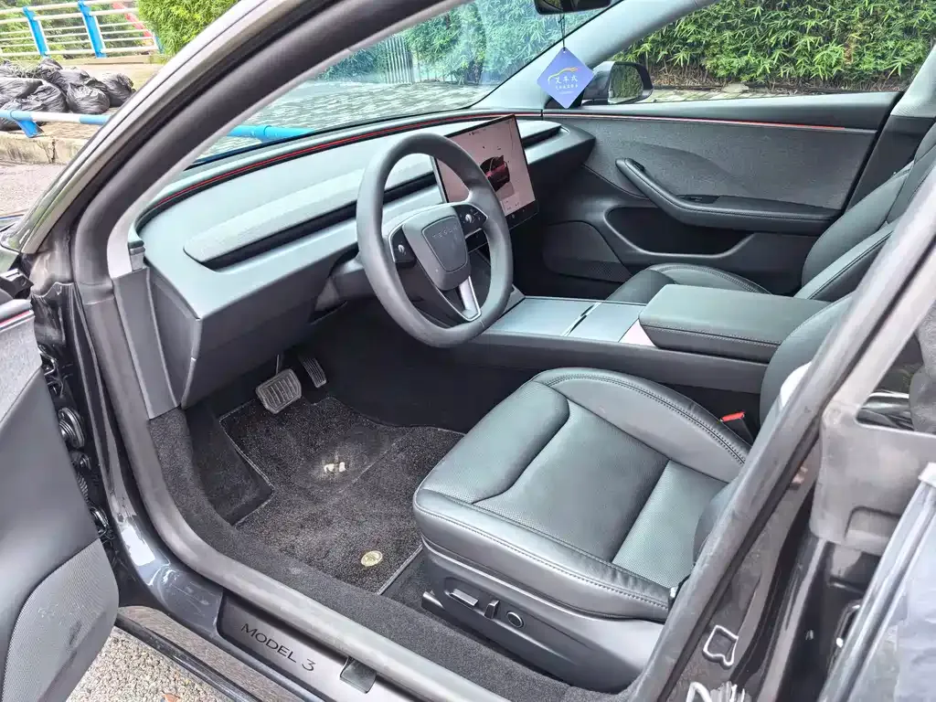 Tesla Model 3 — фото 10