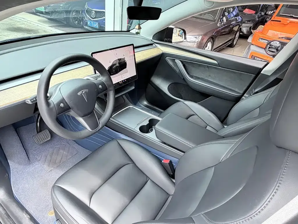Tesla Model Y — фото 2