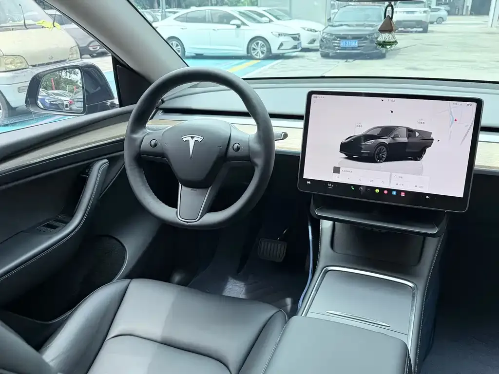 Tesla Model Y — фото 3