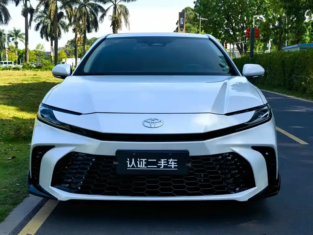 Toyota Camry — фото 10