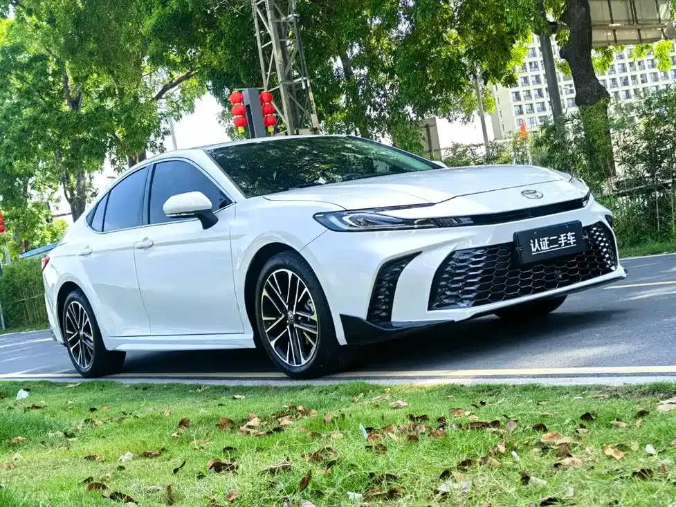 Toyota Camry — фото 9