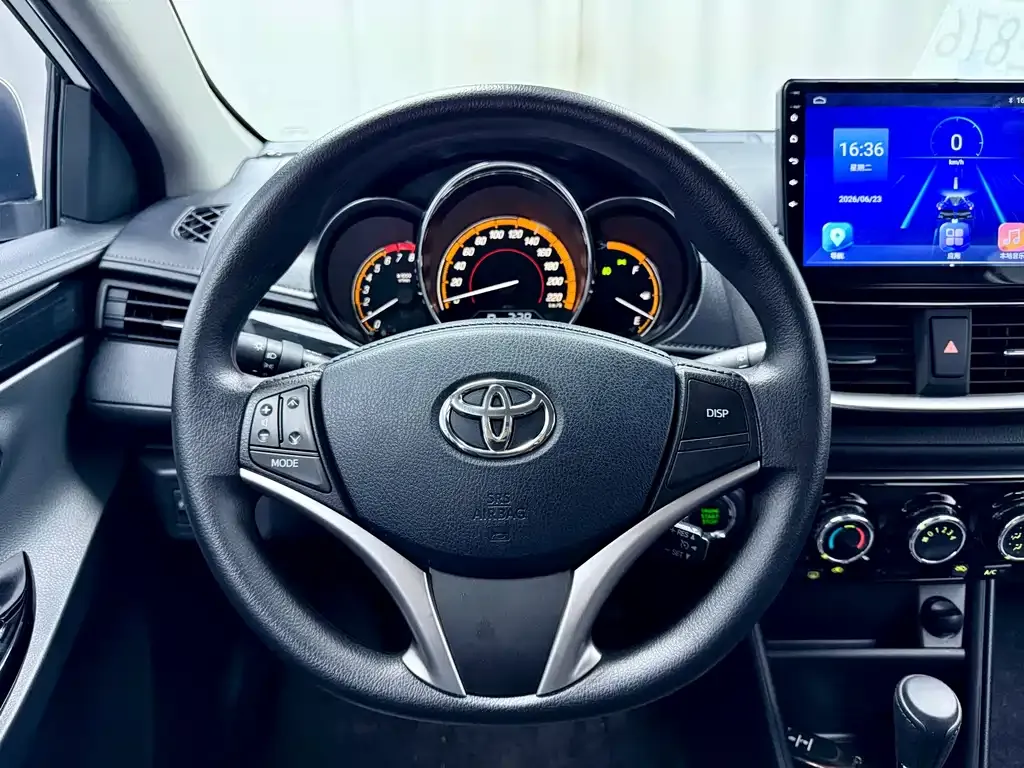 Toyota Yaris L — фото 10