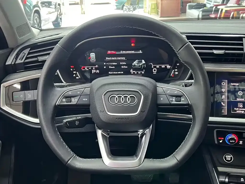 Audi Q3 — фото 10