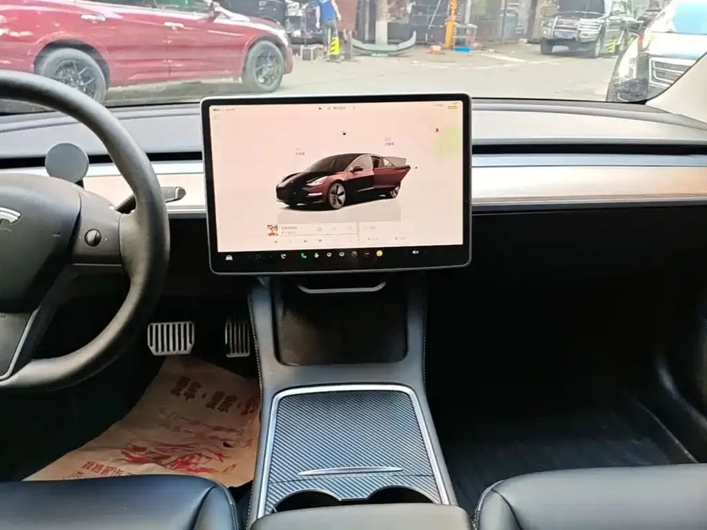 Tesla Model 3 — фото 10