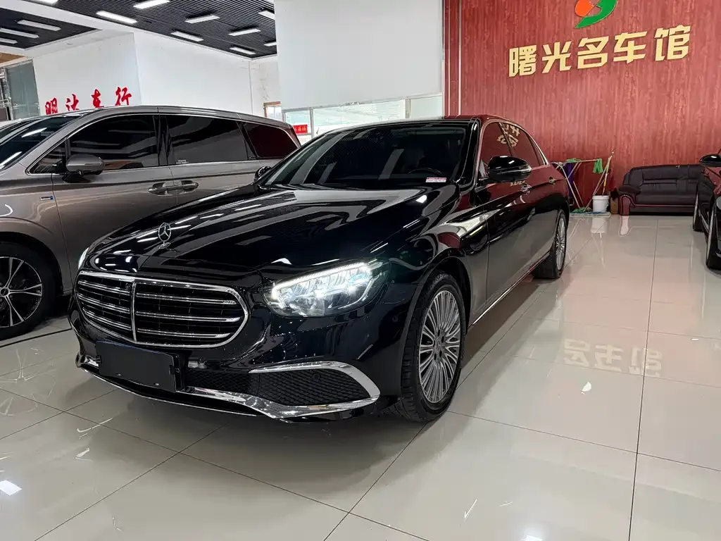 Mercedes-Benz E-Class — фото 1