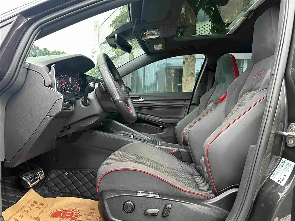Volkswagen Golf GTI — фото 10
