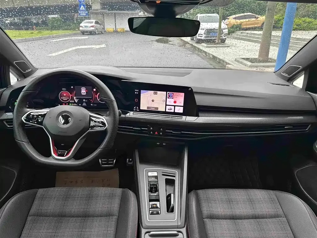 Volkswagen Golf GTI — фото 8